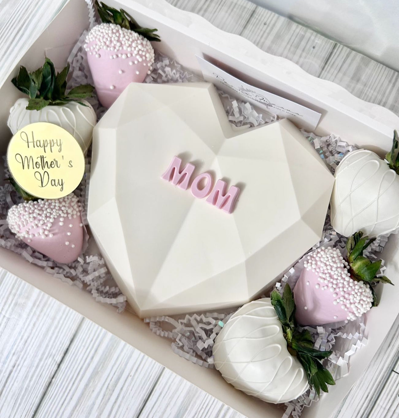 Corazón de chocolate y fresas