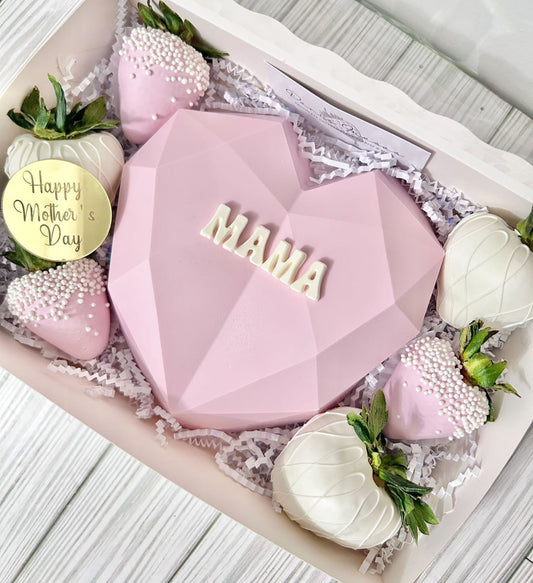 Corazón de chocolate y fresas
